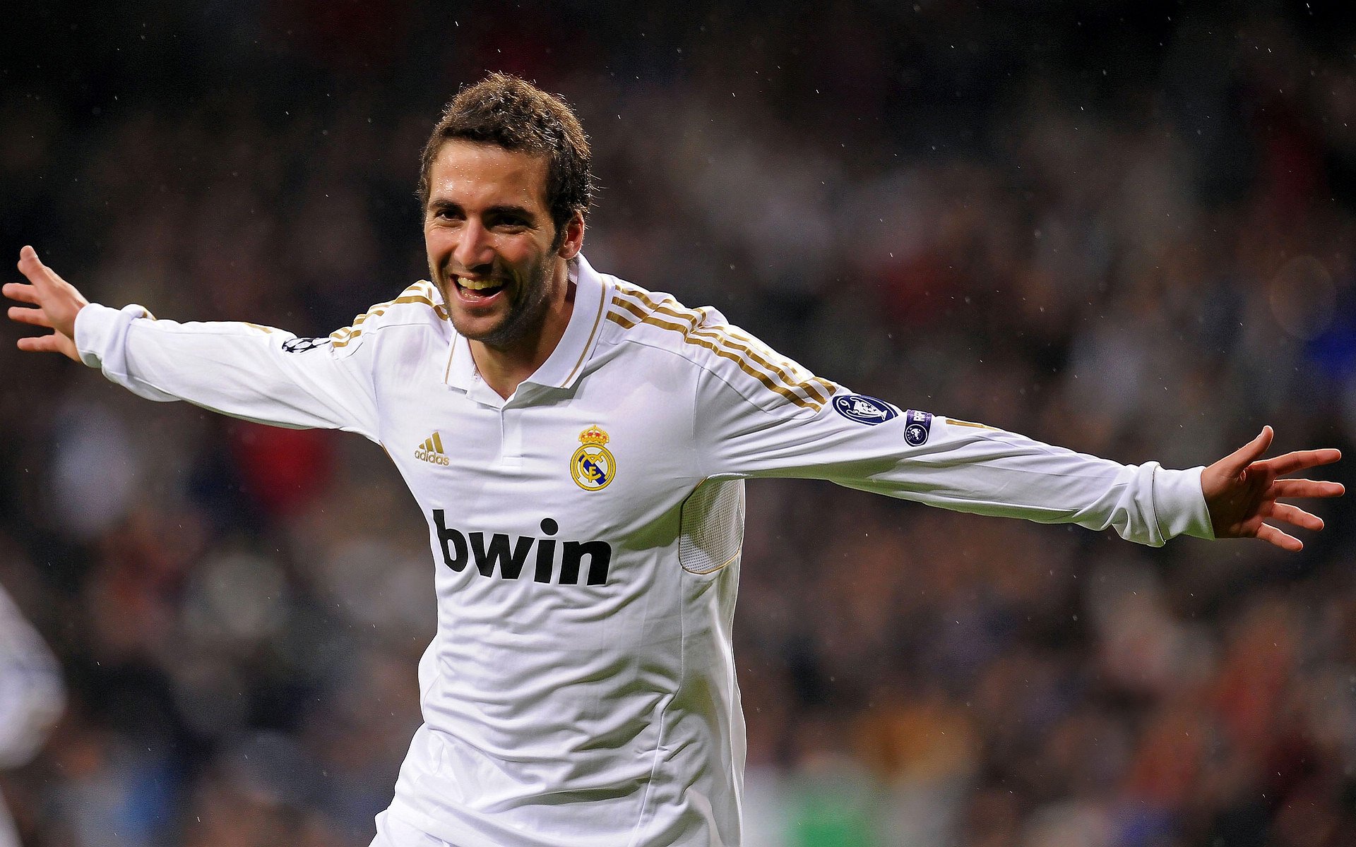 米兰双雄状态火热,向意甲冠军发起冲击